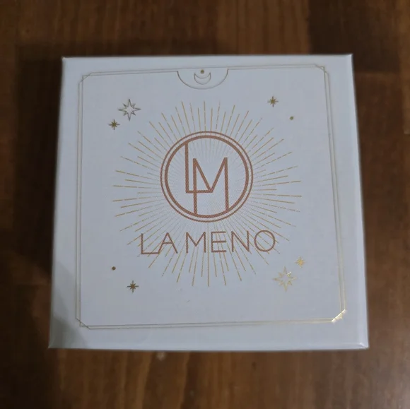 Le MENO Crystal Earrings - Picture 5 of 5